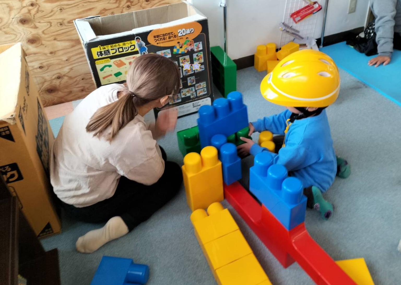 ビックブロックを使って色々な遊びを生み出す天才！創造力！ | 長野県上田市の放課後等デイサービス・児童発達支援 こどもプラス塩田教室